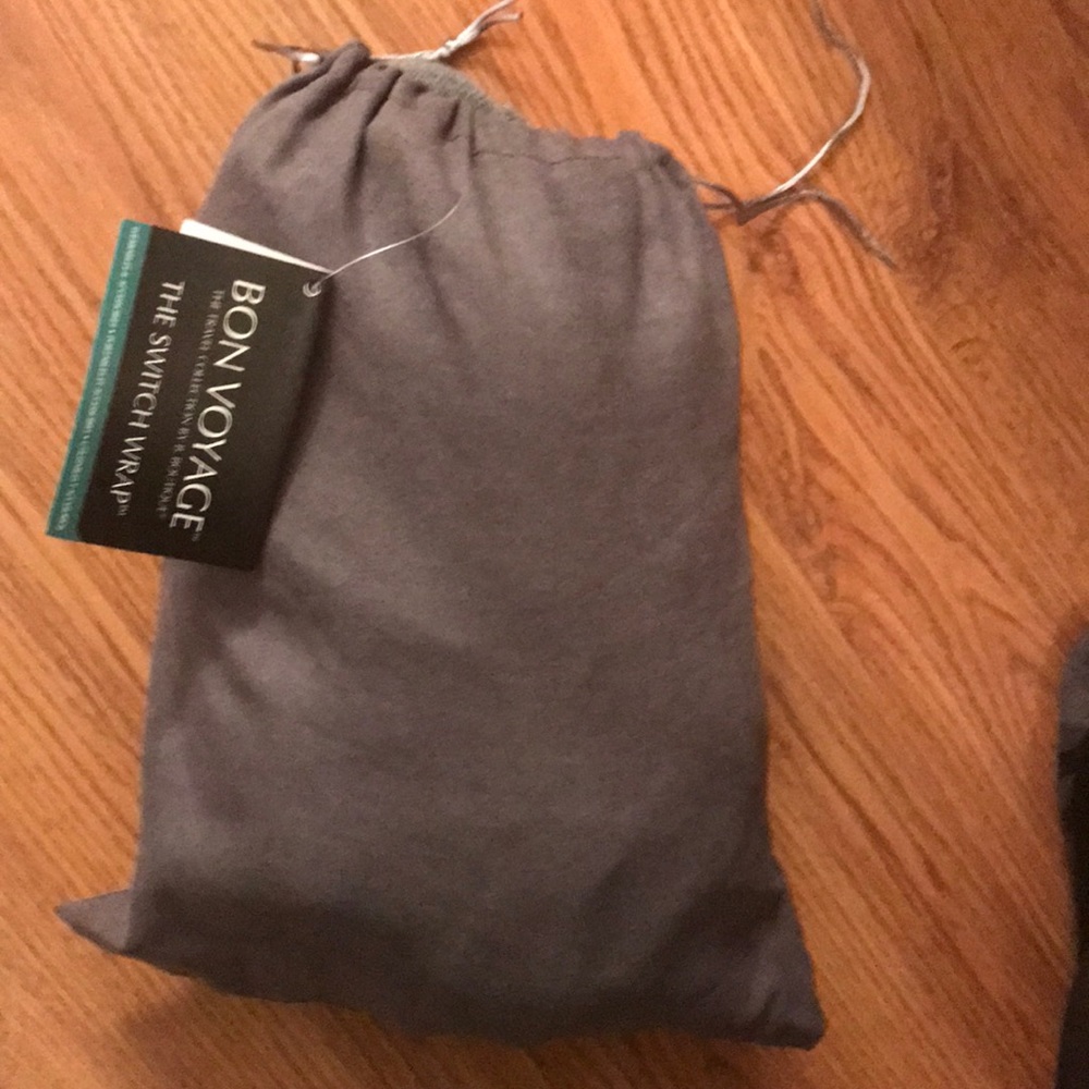 Gray colored shawl - Picture 6 of 6
